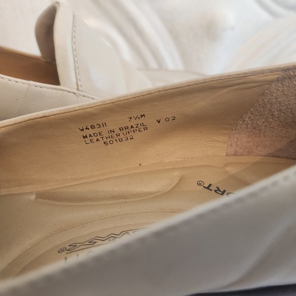 Rockport Cream Leather Loafers. Great Condition. Size 7.5 - Picture 5 of 15